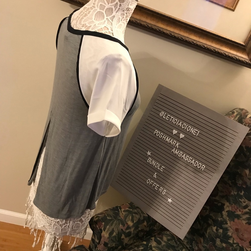 American Eagle Gray & White Medium Top - Picture 4 of 8